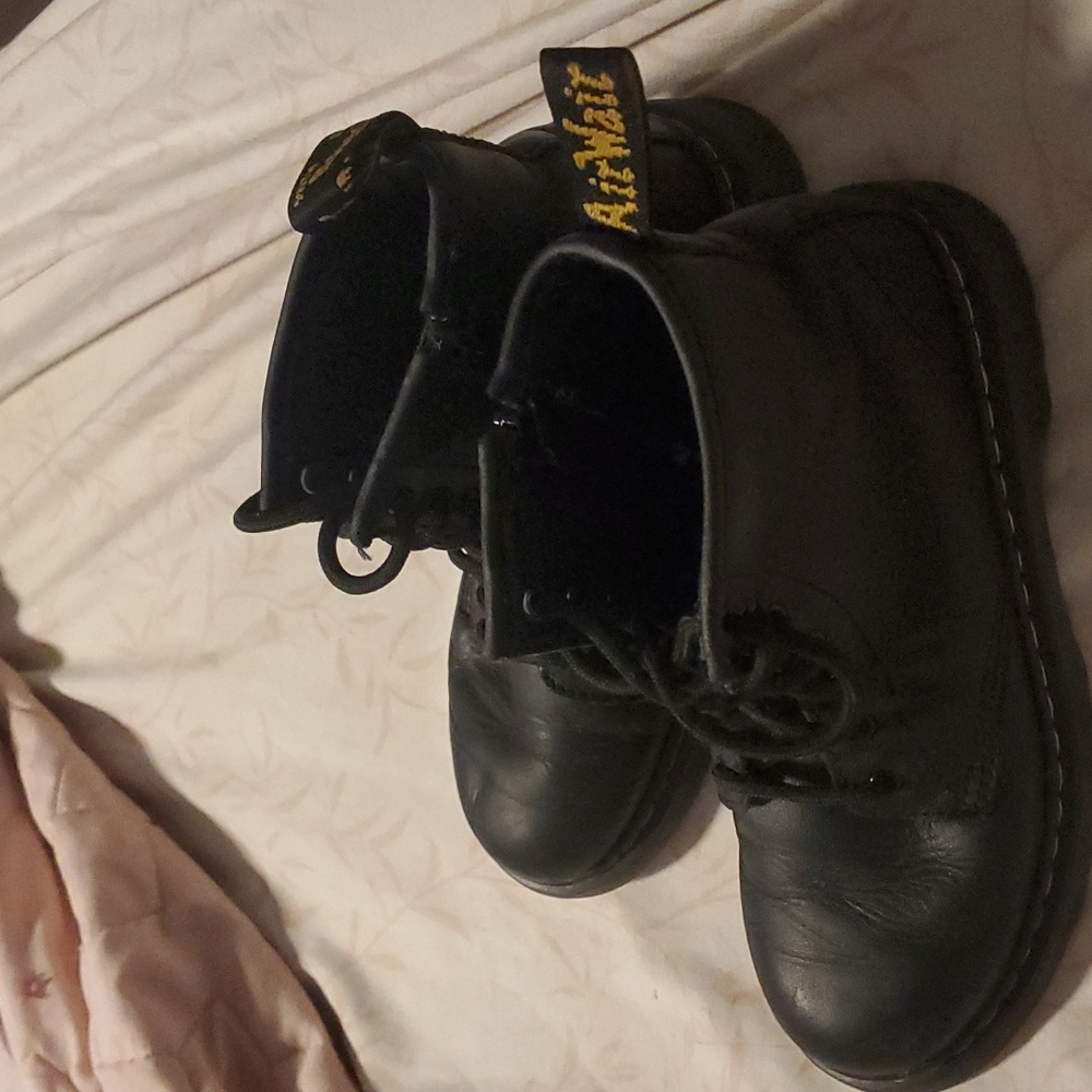 Girls Dr Martens